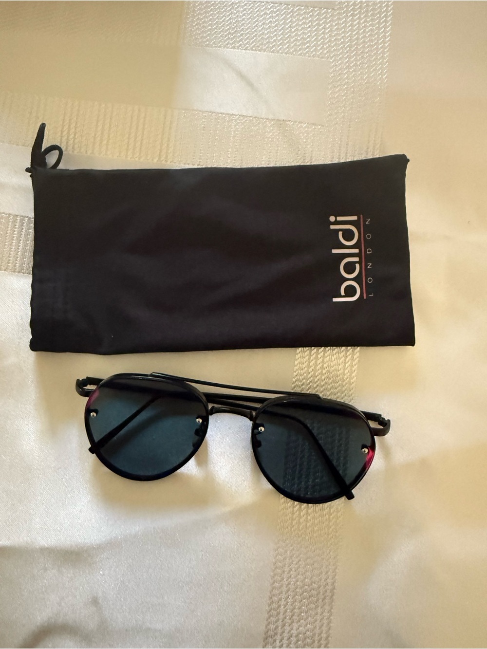 Color-Changing Chameleon Sunglasses – Unisex